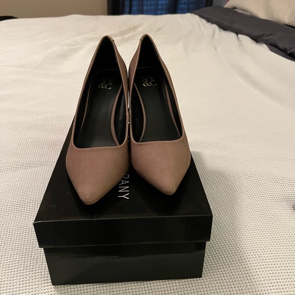 Nude Pumps - Picture 3 of 6